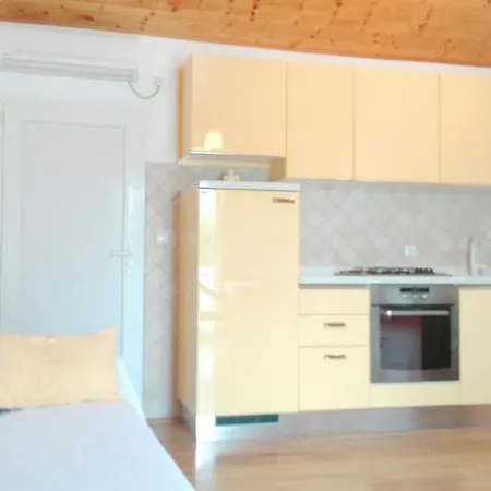 Sea View Macus 度假居 *